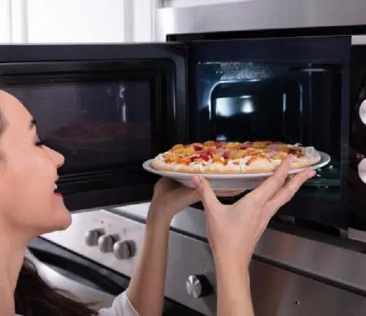 Comment faire cuire une pizza au micro-ondes