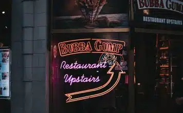 Pourquoi opter pour les enseignes lumineuses pour votre magasin de commerce ?