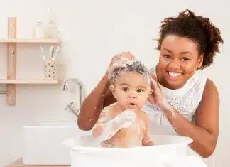 Comment prendre soin des cheveux de mon bébé noir ou métissé