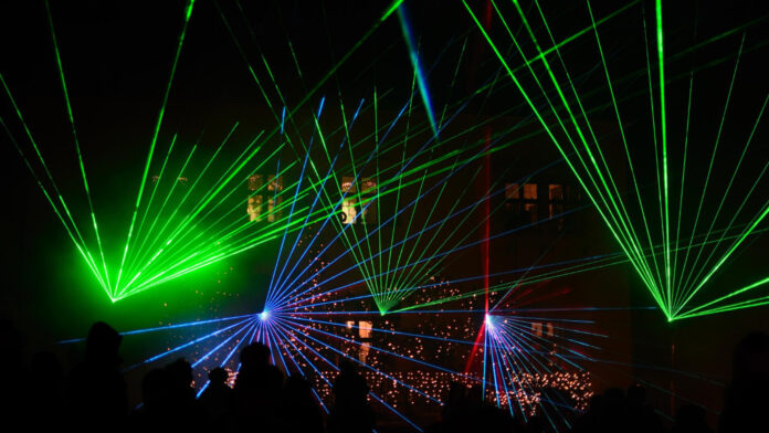 La magie des lumières : organisation d'un show laser réussi ! 