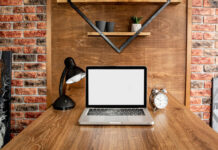 Plateau en bois sur mesure de bureau : alliez ergonomie et design !