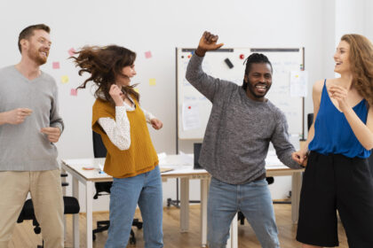 Favorisez le bien-être au travail grâce aux activités collectives
